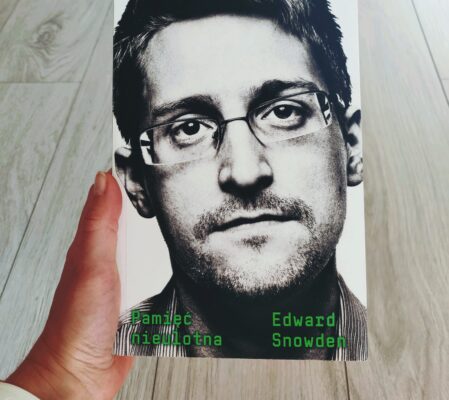 Edward Snowden Pamięć nieulotna – recenzja autobiografii najbardziej znanego sygnalisty USA